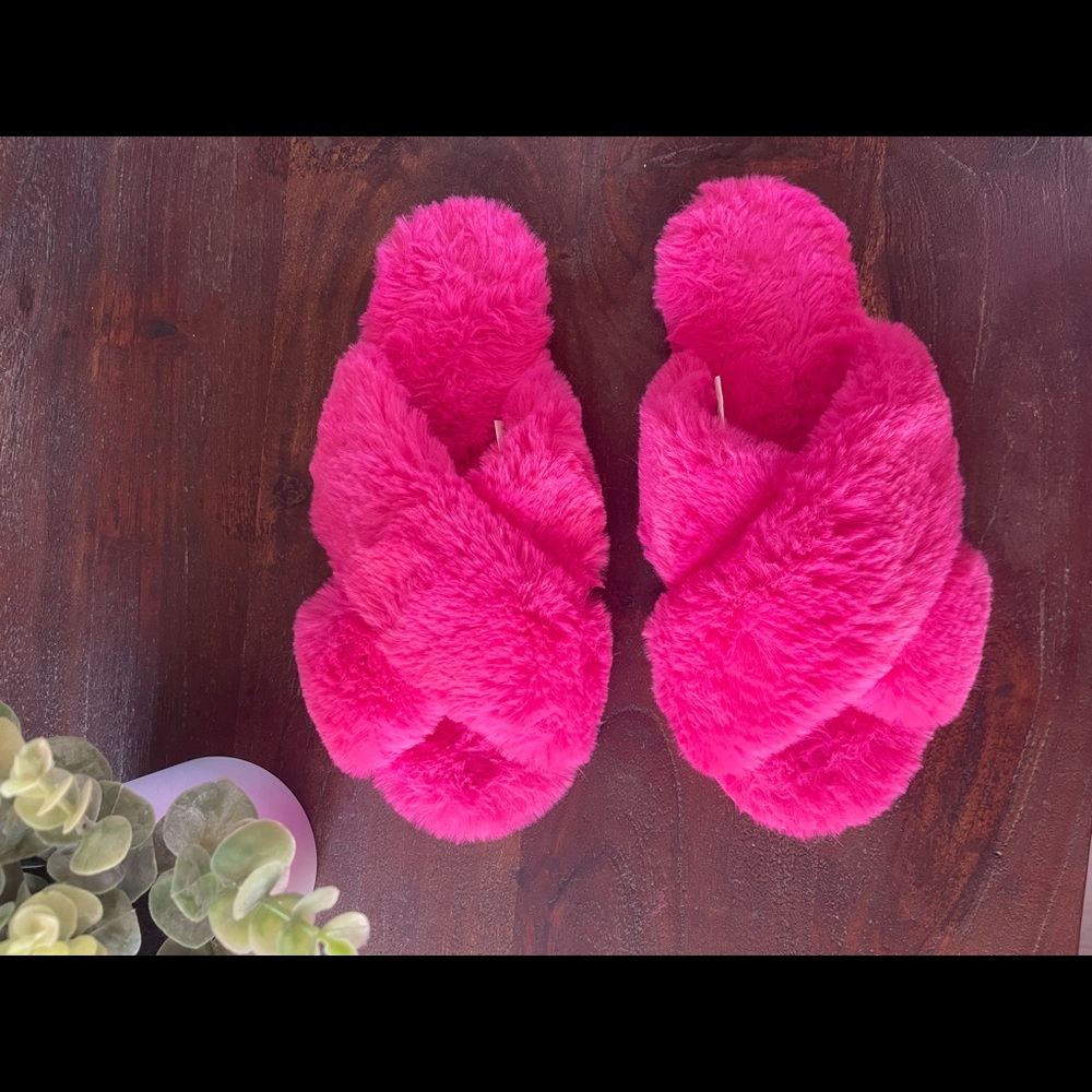 New Hot pink fluffy slippers
